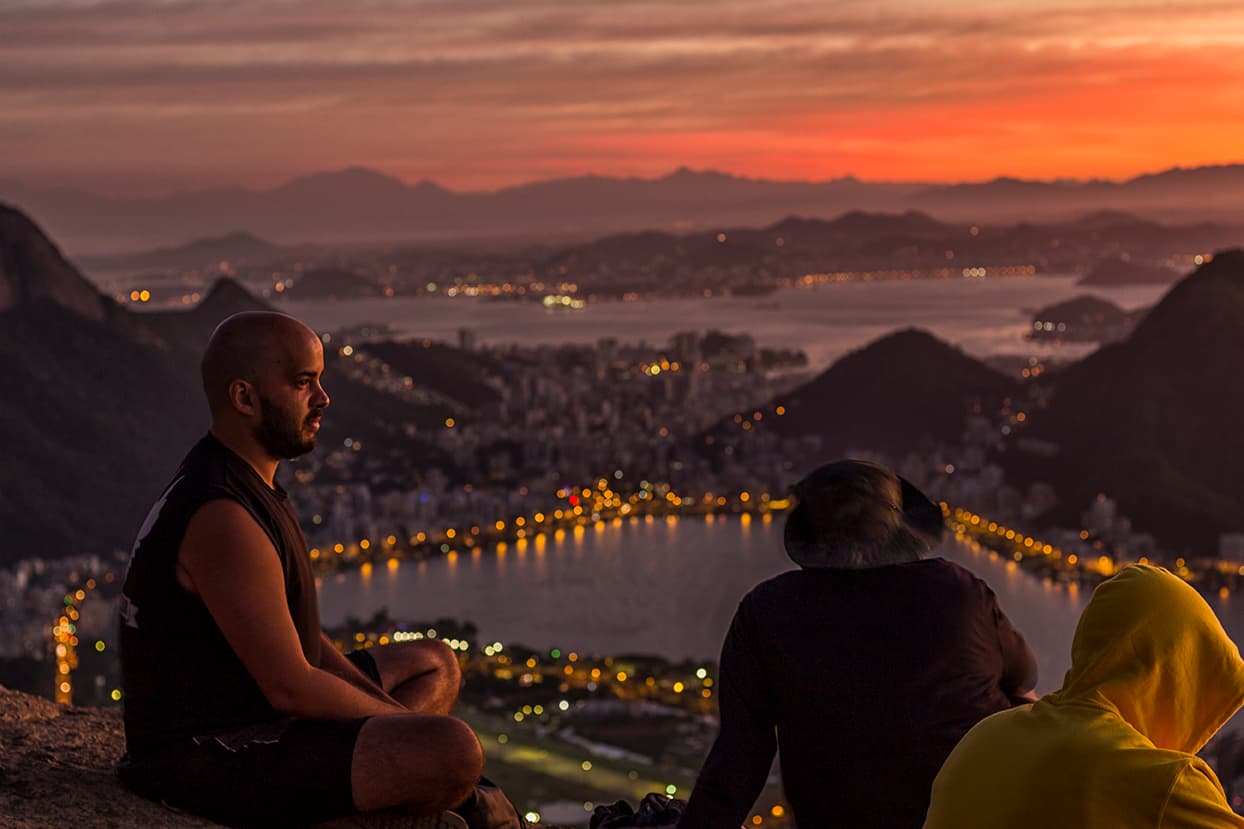 Favela Experience guide sharing community story with international visitors