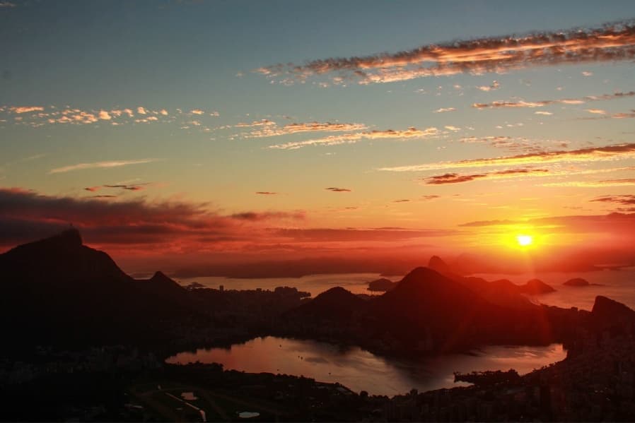 Pre-dawn trail through Vidigal heading to Dois Irmãos summit